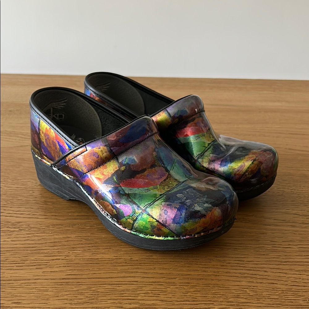Dansko XP 2.0 Vibrant Clogs
